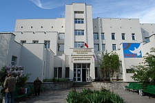 Входная группа Крымский республиканский клинический госпиталь для ветеранов войн.  Гайдара,  3б