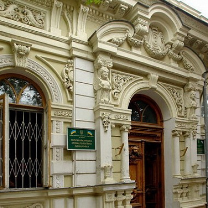 Входная группа Крымский республиканский стоматологический центр на Пушкина. 